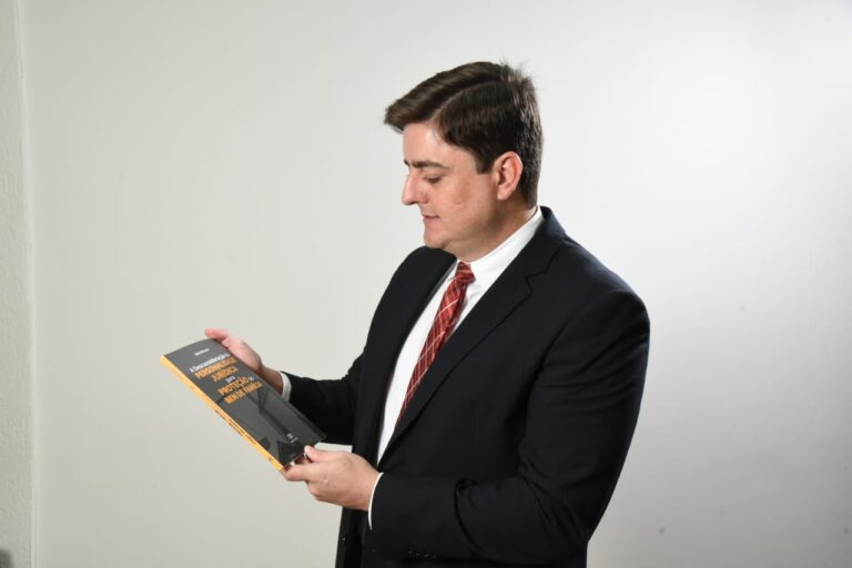 Advogado umuaramense lança livro voltado à proteção do bem de família
