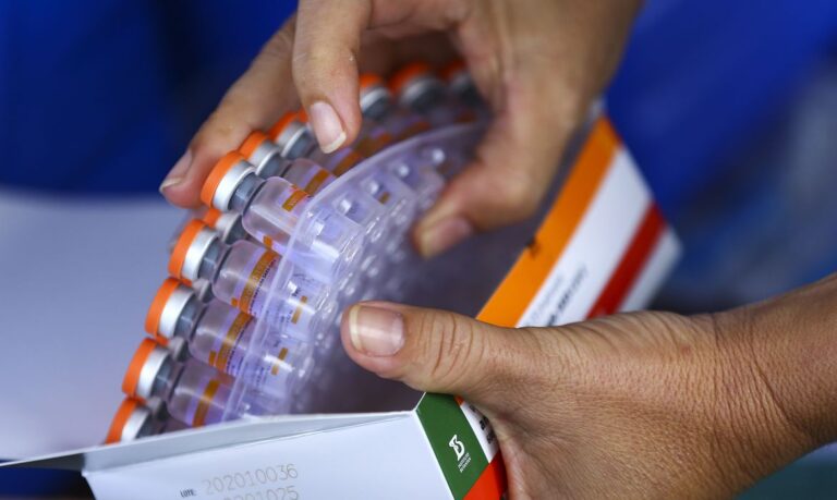 Vacinação contra o coronavírus avança com novas doses da Coronavac