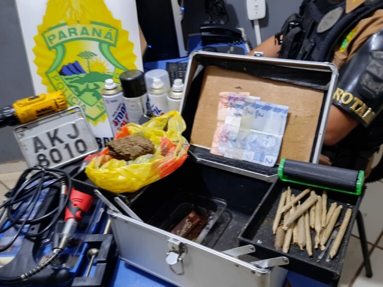 PM apreende maleta de maquiagem com drogas e recupera motocicleta