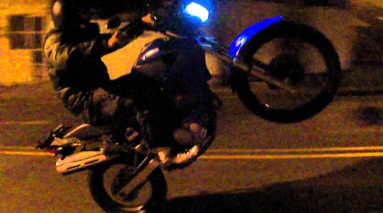 Jovem embriagado é preso empinando moto no centro de Icaraíma