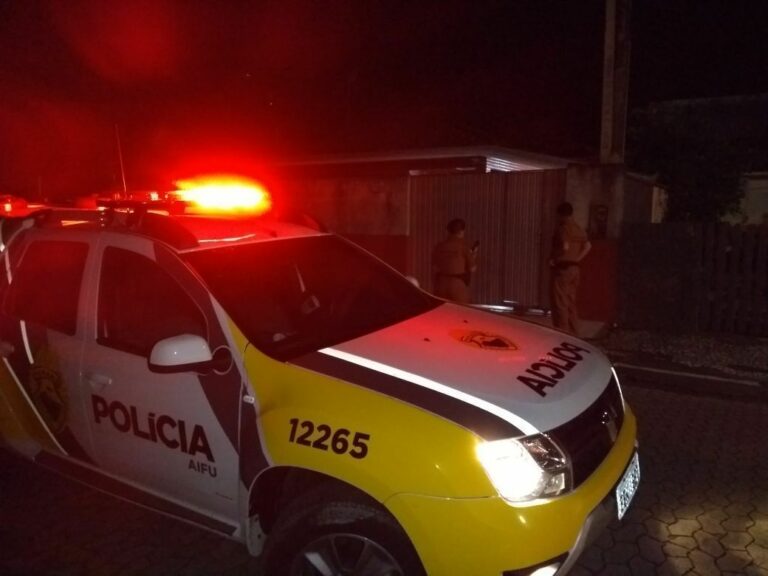 Veículo e casa são atingidos por vários tiros no Parque Daniele