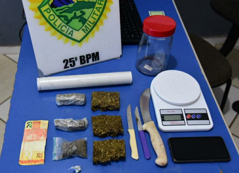 PM apreende maconha e cocaína em barbearia no Jardim Guarani
