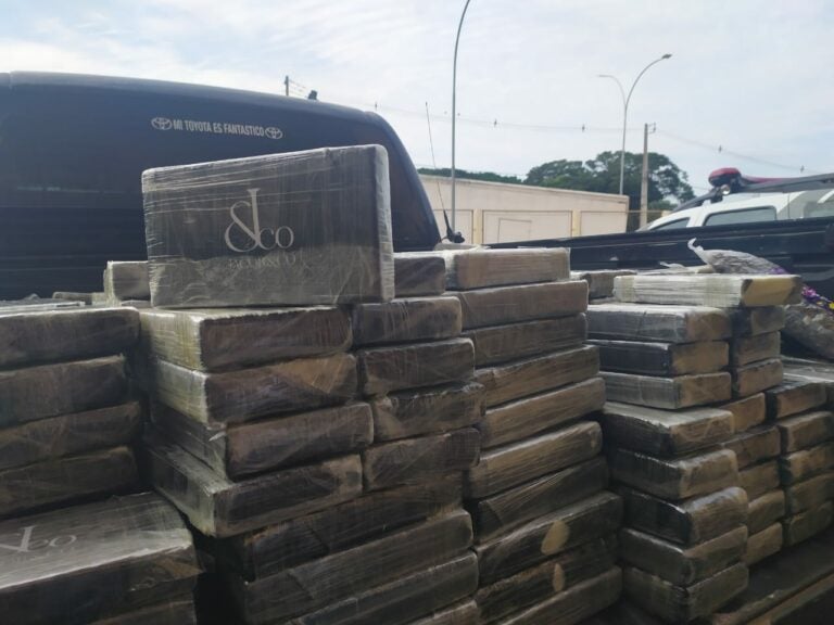 Mais de 455 kg de cocaína são apreendidos com 4 homens em Umuarama