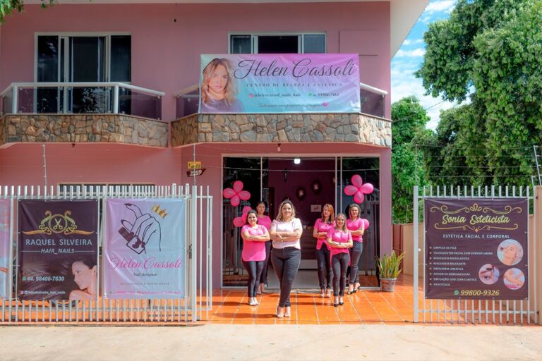 Empresária e equipe vão presentear mãe carente com dia de beleza, em Umuarama