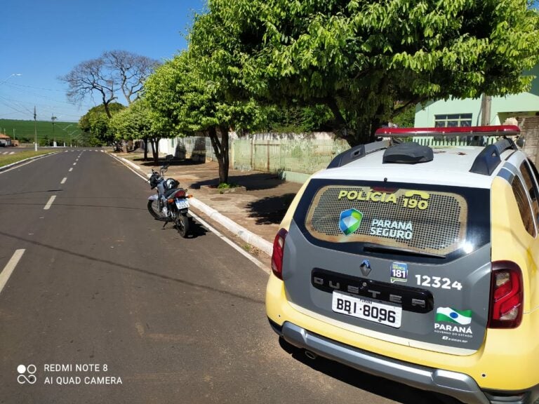 Adolescente empina a ‘motoca’ no centro de Francisco Alves e PM recolhe veículo