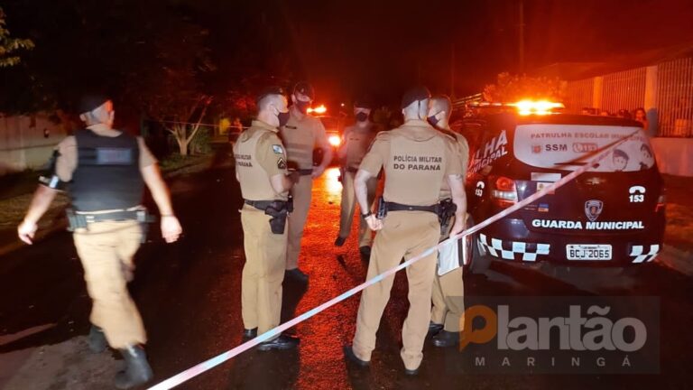 Policiais no local do crime