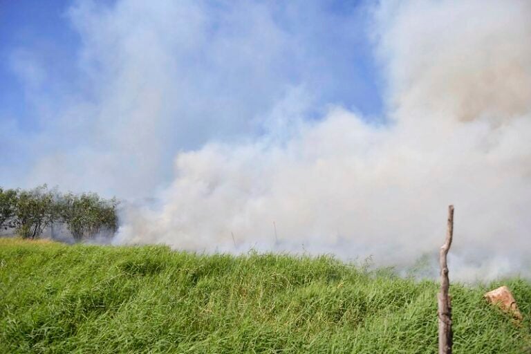 Bombeiros usam mais de 10 mil litros d’água para controlar incêndio