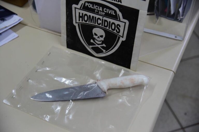 Jovem morto no Morro das Antenas levou doze facadas, diz Polícia Civil