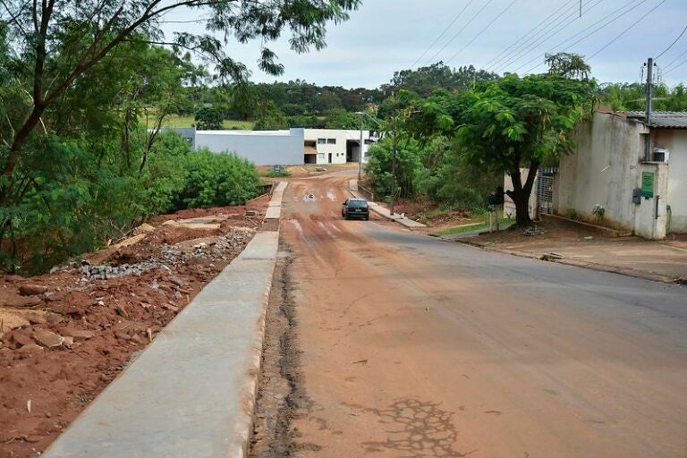 Ponte na entrada do São Cristóvão recebe calçadas para pedestres