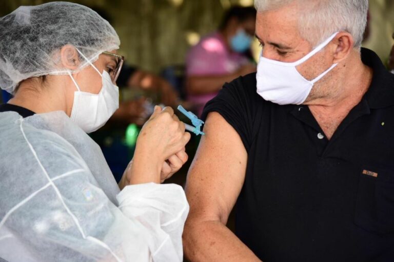 Mais de 1,5 milhão de pessoas já receberam a 1ª dose da vacina contra a Covid-19 no PR