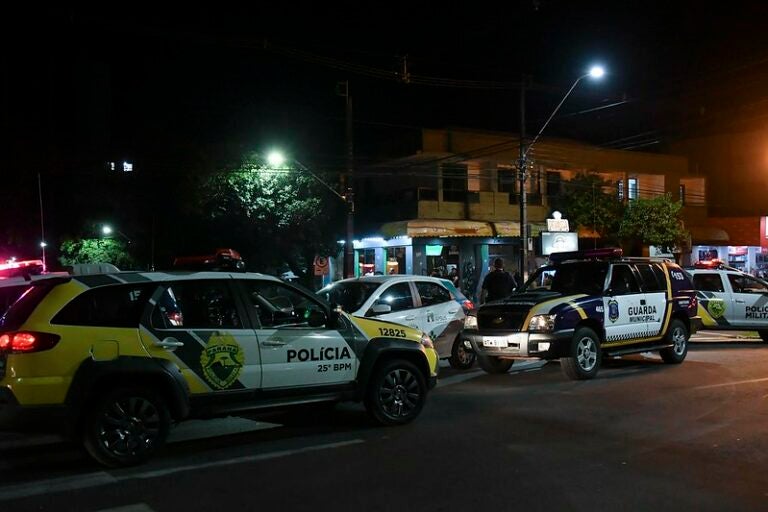 Fiscalização dispersa aglomeração com 300 pessoas no centro da cidade