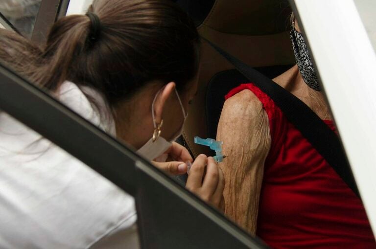 Saúde vacinou mais de 17 mil pessoas com a primeira dose contra a Covid-19