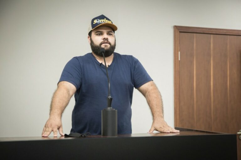 Vereador doa metade do salário para duas entidades de Umuarama