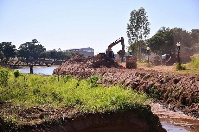 Cerca de 3 mil caminhões de areia serão retirados na limpeza do Lago Aratimbó