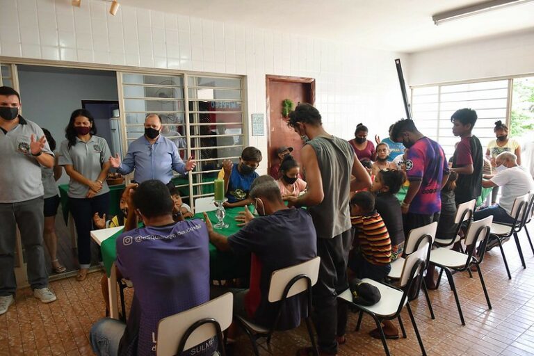 Almoço natalino do Centro Pop reuniu mais de 70 indígenas e pessoas em situação de rua
