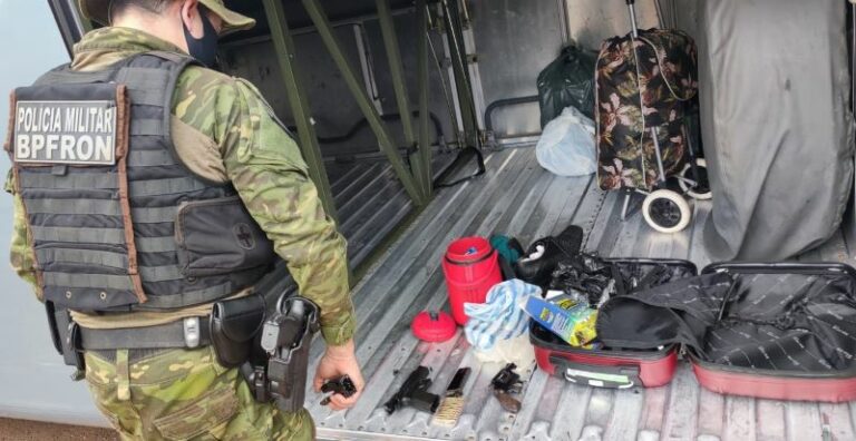 BPFron apreende armas e munições em ônibus na cidade de Francisco Alves