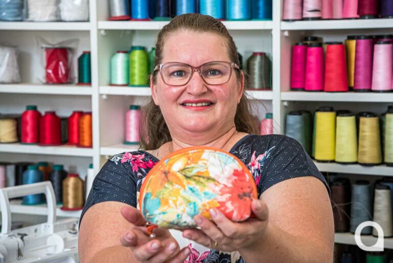 Artesã de Umuarama cria produtos personalizados e atrai clientela de toda região