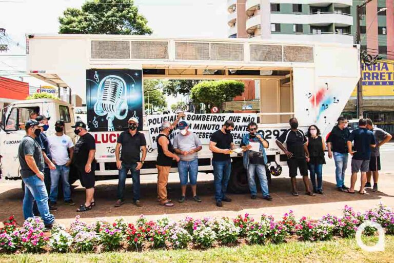 Policiais militares fazem manifestação em Umuarama cobrando reposição salarial