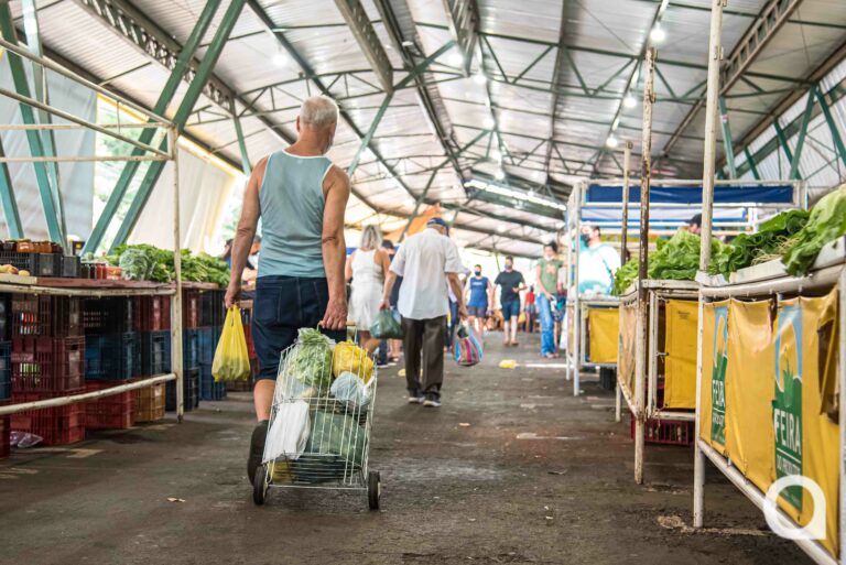Feira de sexta é mantida na véspera do ano novo