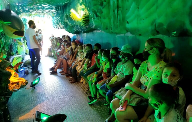 Apresentação das Carretas Marinhas é realizada para estudantes em Icaraíma