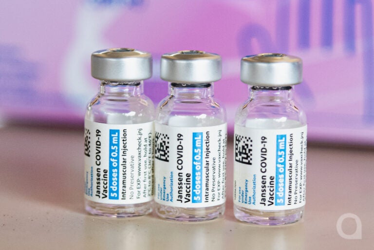 Mais 136 mil doses de vacinas Janssen chegam ao Paraná nesta terça-feira
