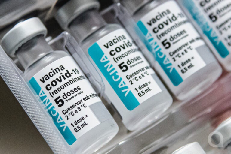 Associação Médica Brasileira emite nota e defende vacinação de crianças contra a Covid-19
