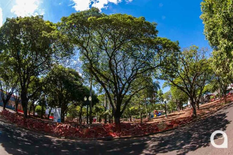 Praça do Alto São Francisco recebe obras de melhorias e revitalização