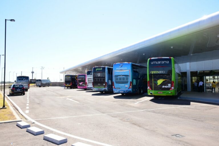 Passageiros aprovam a nova rodoviária de Umuarama e prefeito fala em satisfação por entregar obra