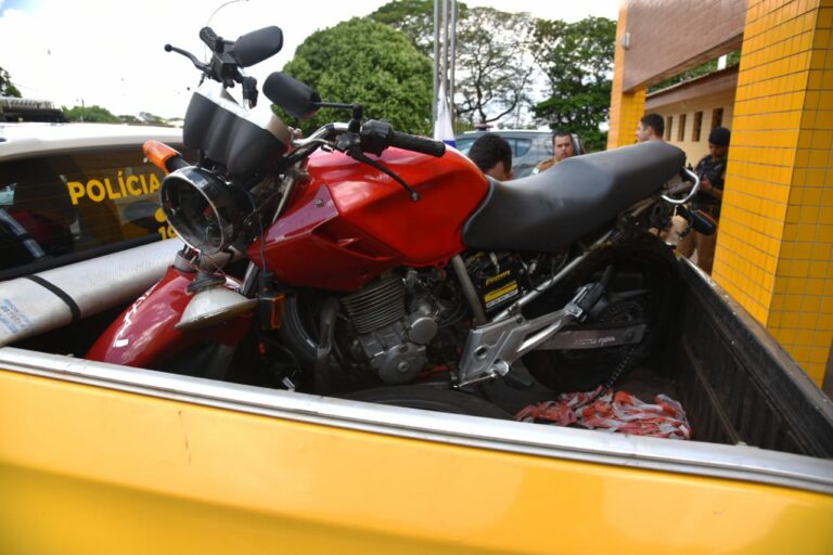 Polícia Militar apreende moto com R$ 29 mil em débitos após acidente na Tiradentes