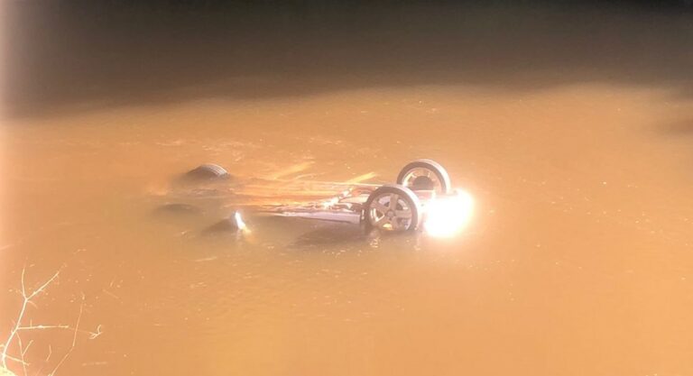 Empresária morre ao cair com o carro na ponte do rio Ligeiro na PR-082