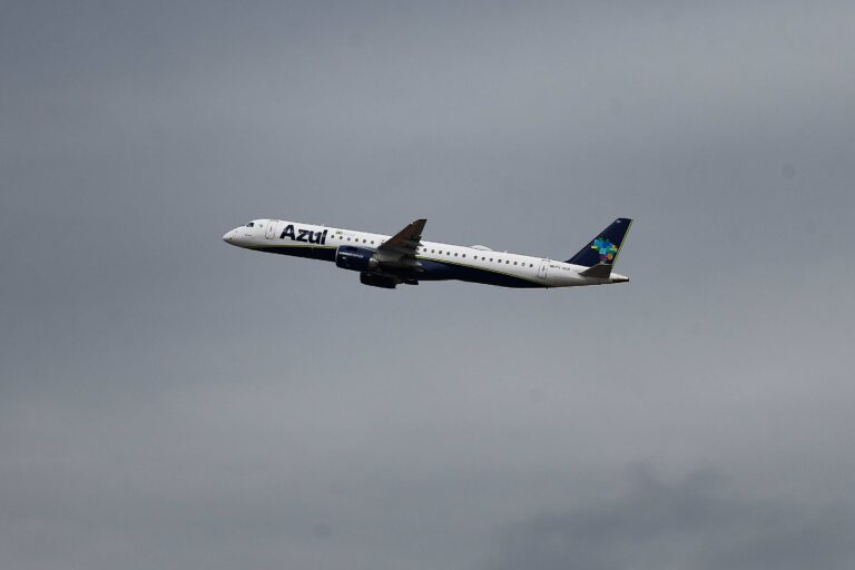 Azul inicia venda de passagens de dez novos destinos no Paraná, anuncia Governo