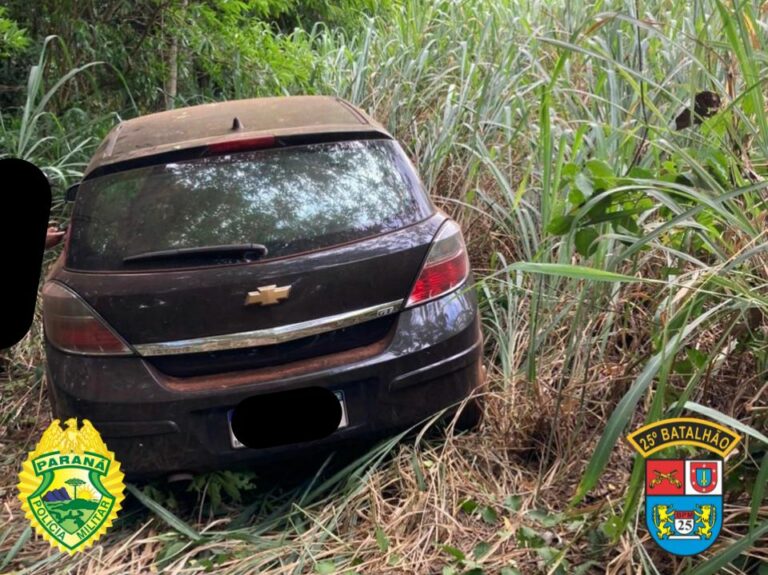 Após denúncia PM encontra carro abandonado em área rural