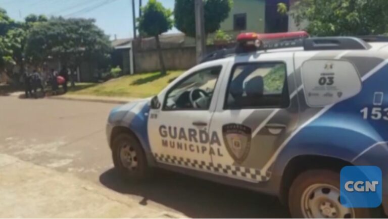 Mulher surta, tenta raptar crianças e é detida por populares no PR