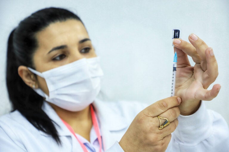 1,1 milhão de paranaenses não tomaram a segunda dose, aponta estudo da Secretaria de Saúde