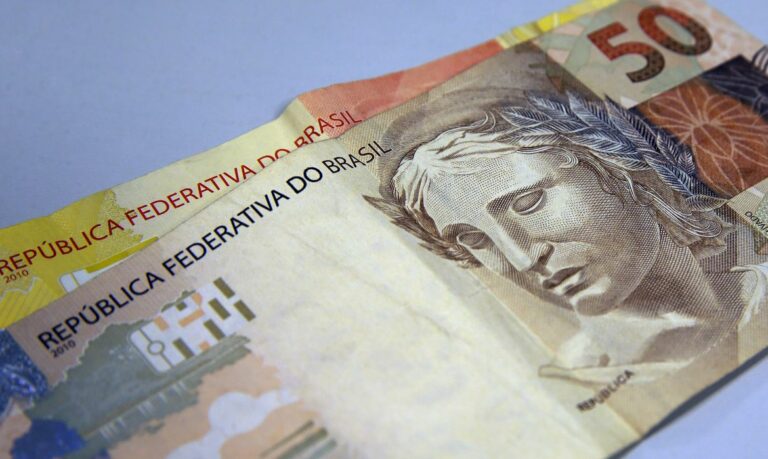 Caixa paga Auxílio Brasil no valor de R$ 400 para beneficiários com NIS final 2