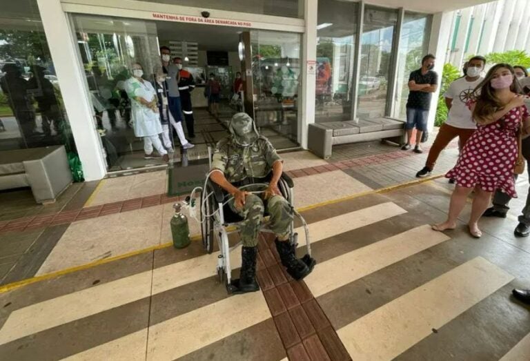 Policial militar recebe alta após vencer o coronavírus e é homenageado