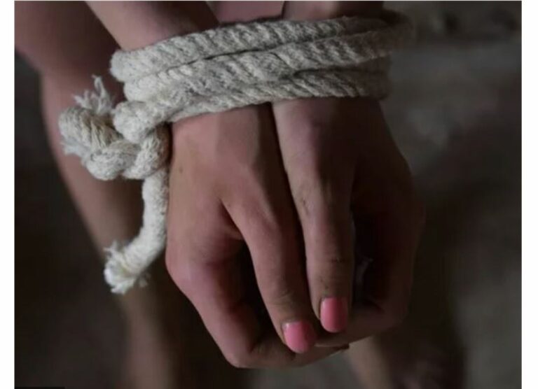 Homem sequestra mulher para se vingar do amante da própria esposa