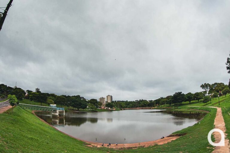 Janeiro fecha com tempo nublado e possibilidade de chuva em Umuarama