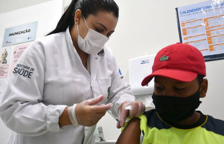 Umuarama reduz idade mínima de vacinação contra Covid em crianças para 9 anos