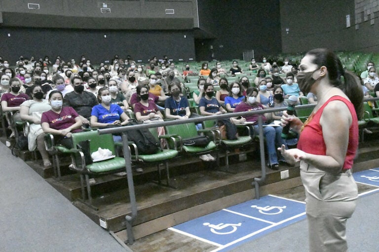 Secretaria de Educação entrega 50 notebooks para escolas e CMEIs de Umuarama