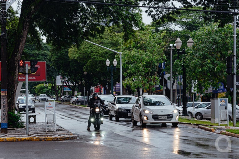 Defesa Civil emite alerta de chuvas intensas e raios para região de Umuarama