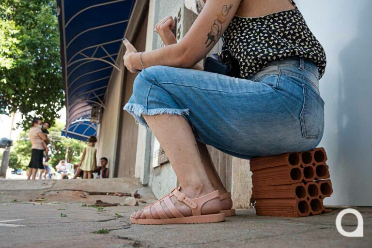 Umuarama: ‘tenda’ Covid tem grande movimento e pacientes reclamam da falta de estrutura