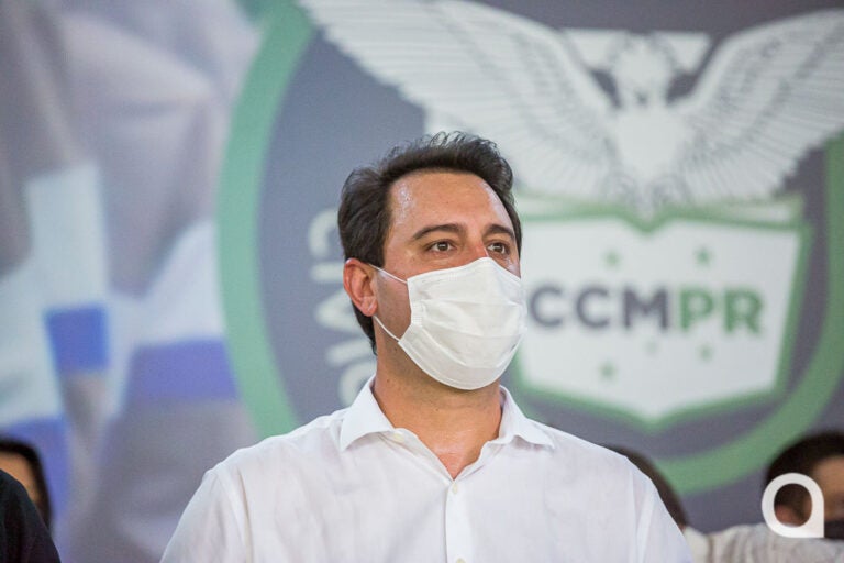Governador Ratinho Junior comemora início dos voos entre Umuarama e Curitiba