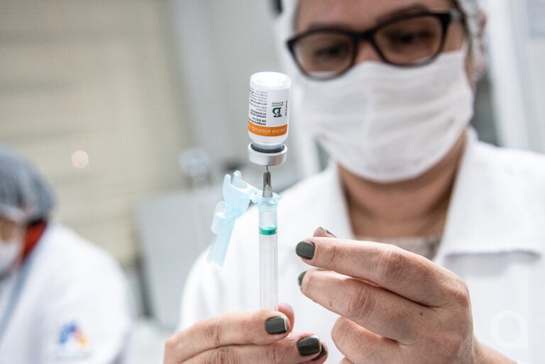 Quinta-feira: Umuarama terá 2ª dose de Coronavac e Astrazeneca além de reforço da Janssen