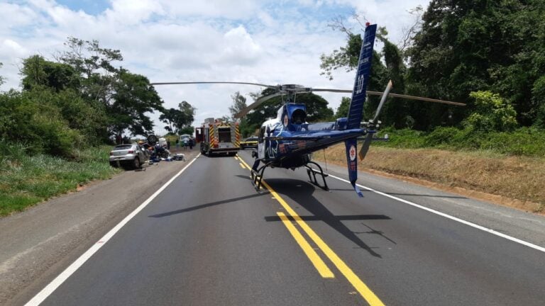 Idoso morre após grave acidente entre carro e caminhonete na BR-376