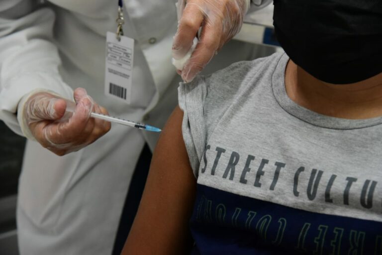 Covid: Procura por vacinação em crianças com comorbidades é baixa em Umuarama