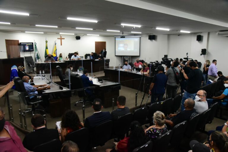 Julgamento que pode cassar mandato de Pozzobom avançará pela madrugada