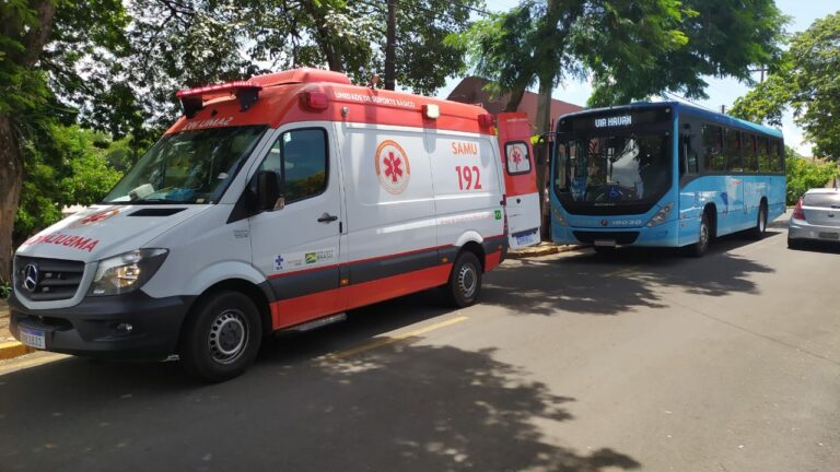 Umuarama: Samu socorre senhor com problema cardíaco que infartou dentro de ônibus