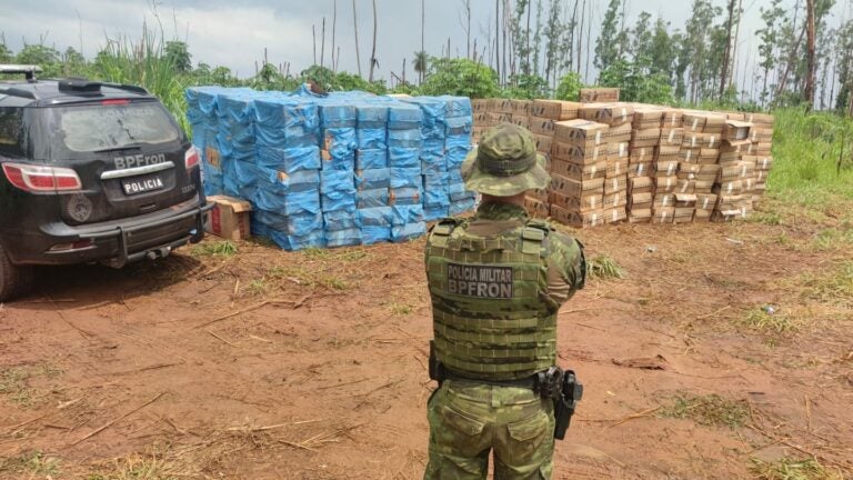 BPFron e PM apreendem 800 caixas de cigarros na zona rural de Iporã
