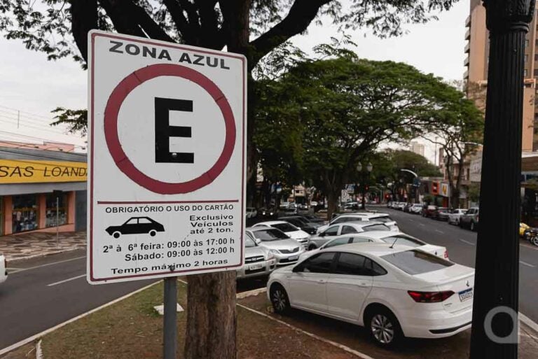 Pimentel pode suspender licitação para Prefeitura assumir a Zona Azul em Umuarama